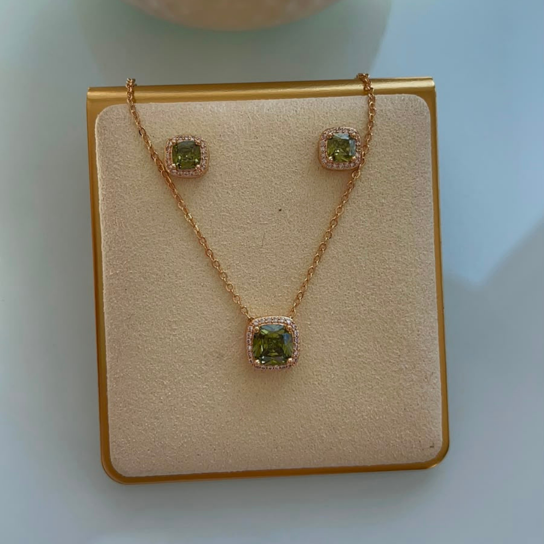 Conjunto Coração Dourado com Zircônia